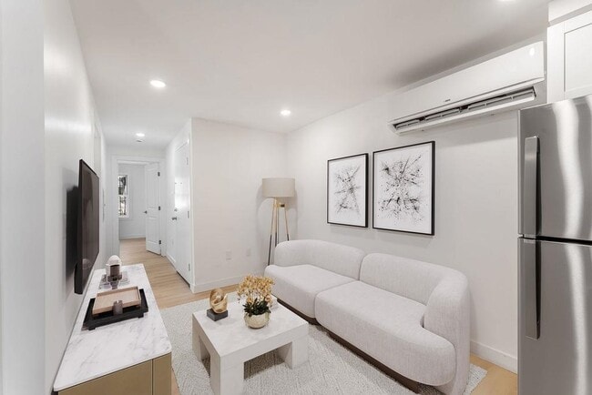 Building Photo - 306 Varick St