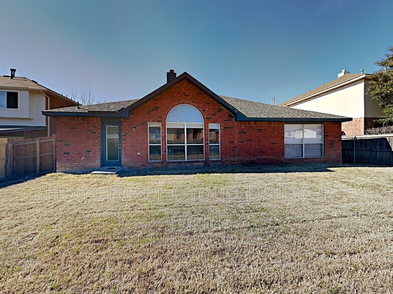 Building Photo - 7209 Chaucer Dr