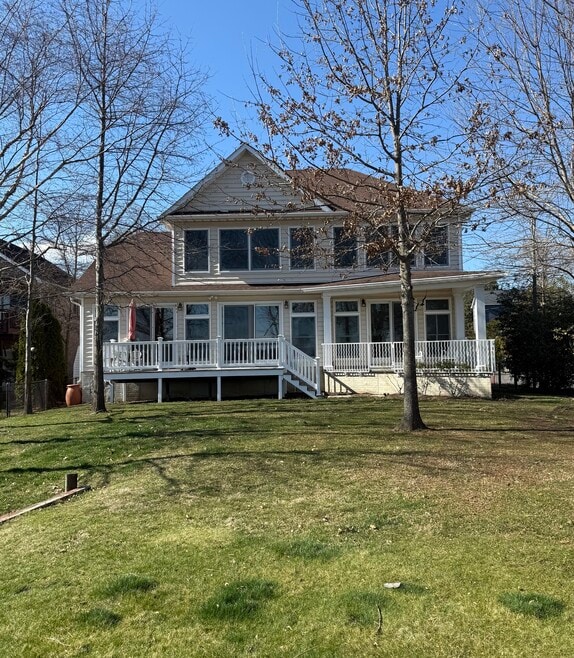 Building Photo - 943 Williams St