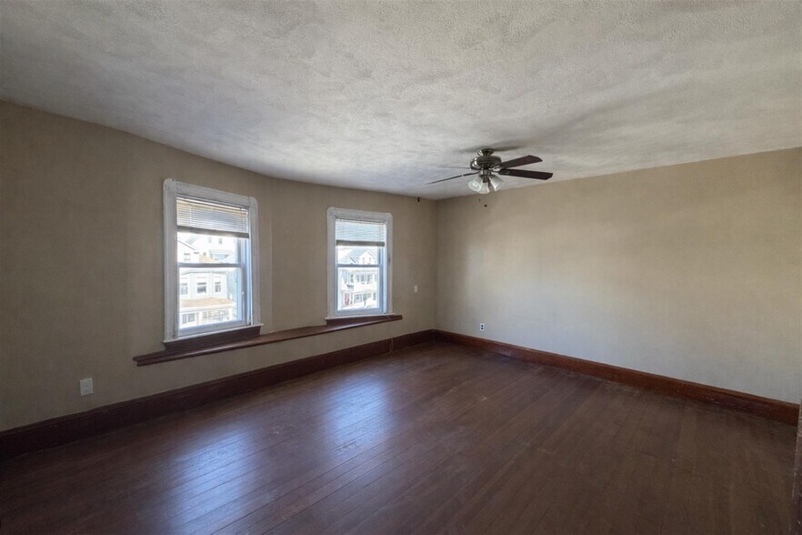 Building Photo - 1040 Broadway