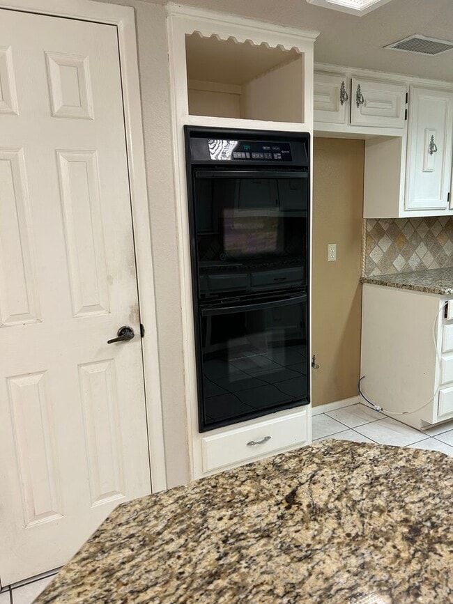 Building Photo - COMING SOON!  Home in University Gardens