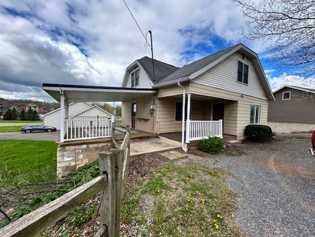 Building Photo - Charming Cape