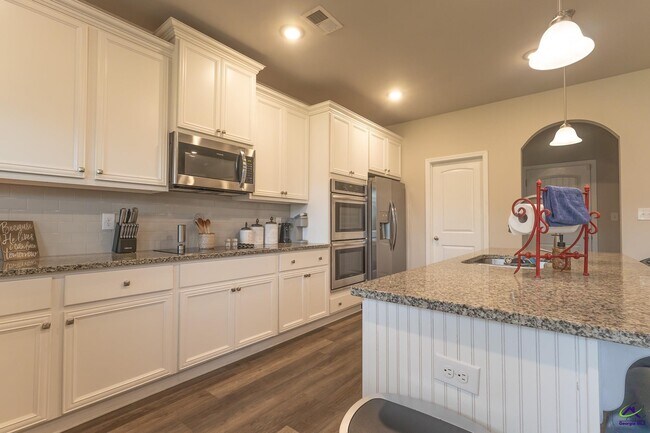 Building Photo - 202 Warhawk Dr