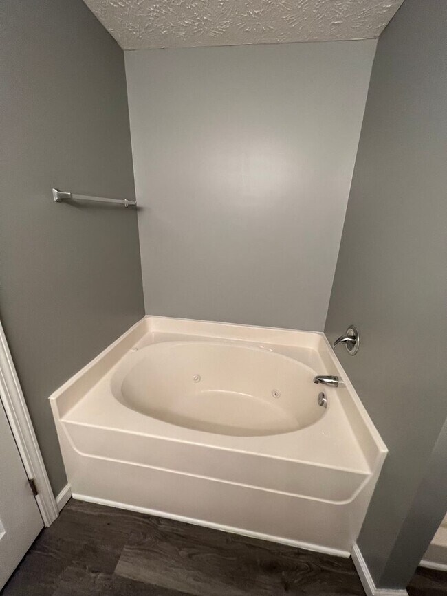 Building Photo - 3310 Harbour Pointe Pl