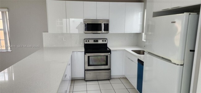 Building Photo - 4725 SW 143rd Ave