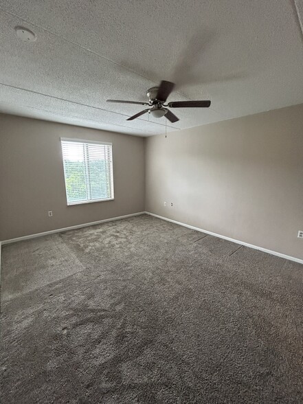 Primary Bedroom - 2160 Greentree Rd