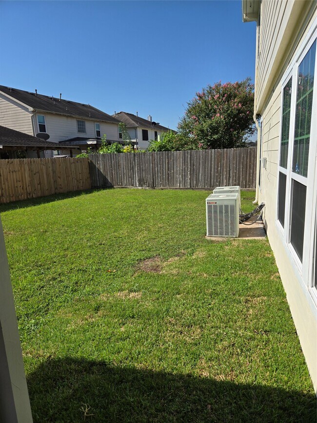 Building Photo - 16203 Dryberry Ct