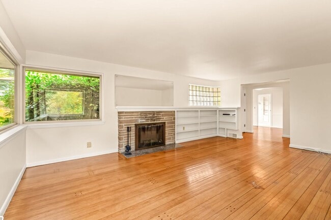 Building Photo - 3535 43rd Ave W