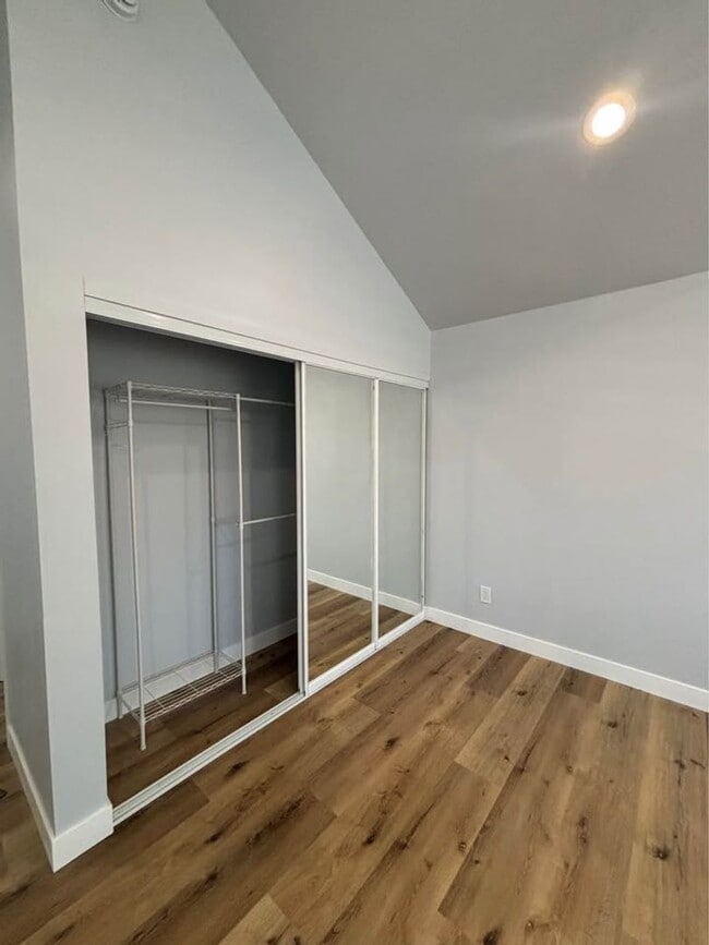Building Photo - 1 bedroom 1.5 baths Home For Rent in Chula...