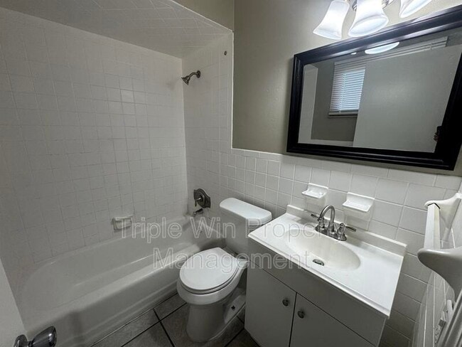 Building Photo - 775 Crabapple Ln