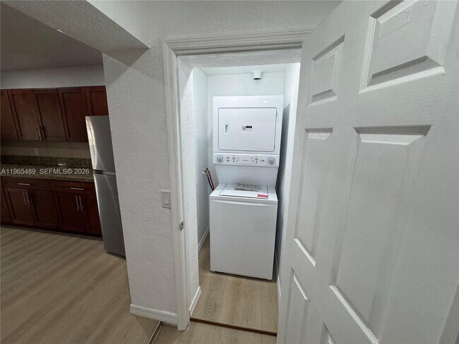 Building Photo - 344 SW 80th Ave