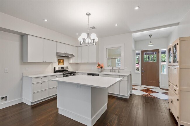 Building Photo - 603 Crockett St