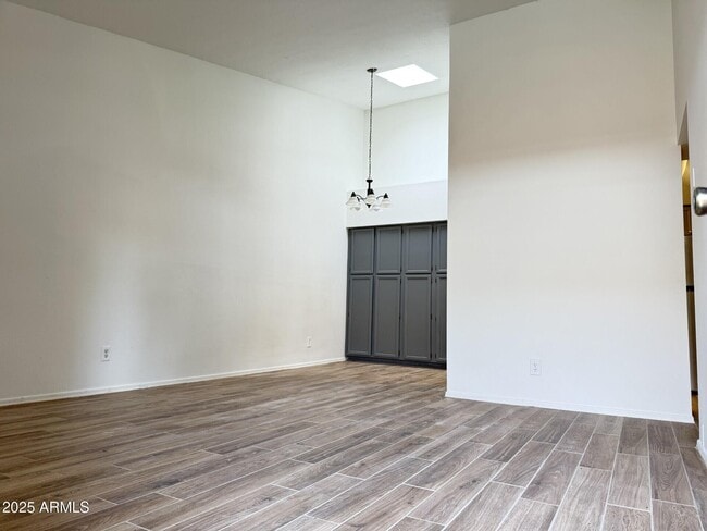 Building Photo - 629 N Mesa Dr
