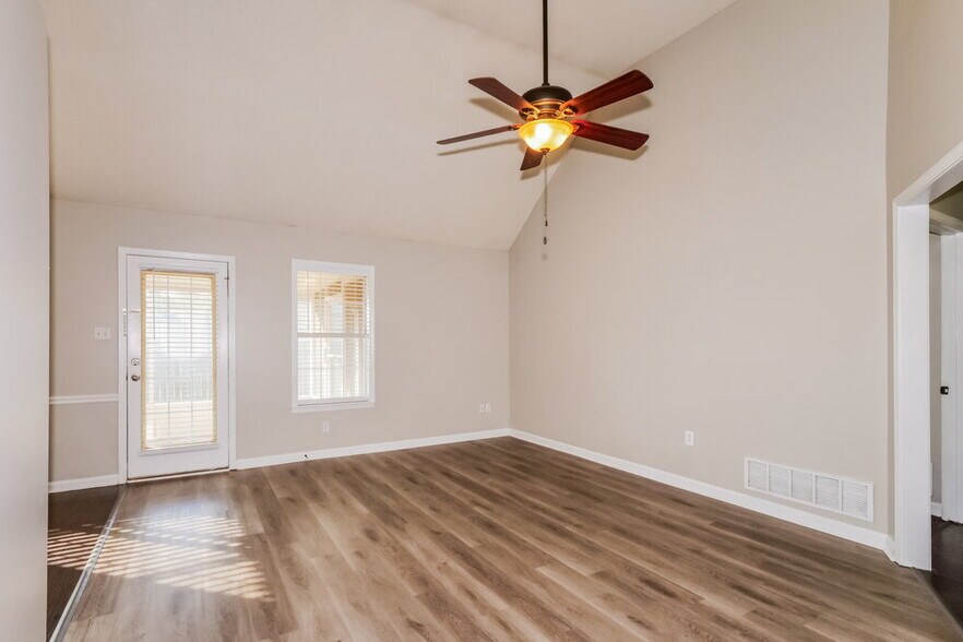 Building Photo - 115 Winding Creek Dr