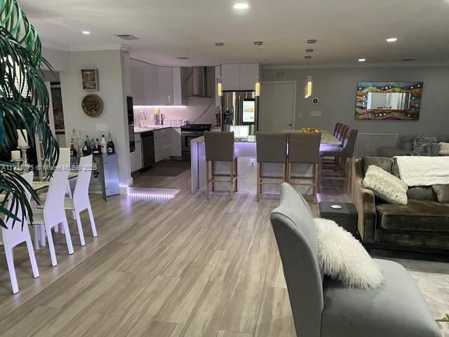 Building Photo - 428 N Crescent Dr