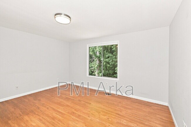Building Photo - 23408 NE 29th Pl