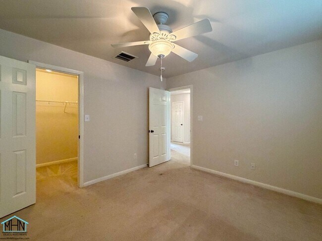 Building Photo - 518 Willow Grove Dr