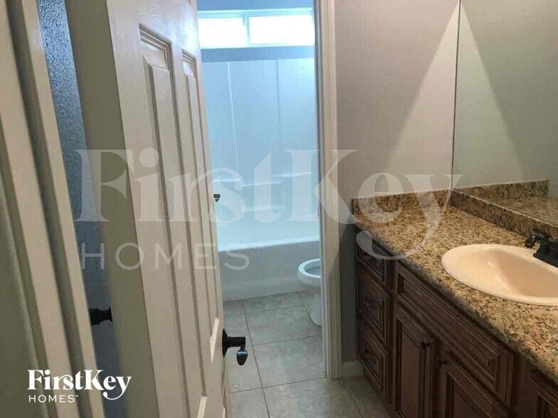 Building Photo - 7404 Fencerow St