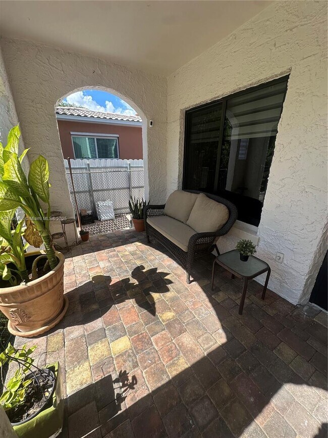 Building Photo - 2271 SW 25th St