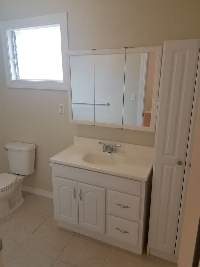 Building Photo - 2br/1ba/2pkg in Coconut Grove Kailua near ...