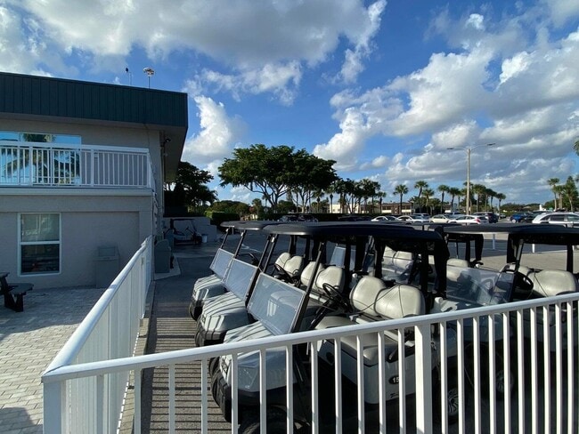 Building Photo - 579 Normandy Ln