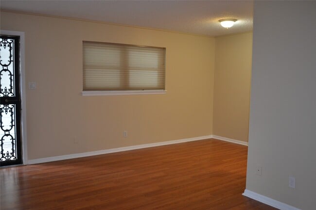 Building Photo - 1710 Brun St