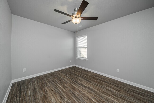 Building Photo - 602 Hollyhock Dr