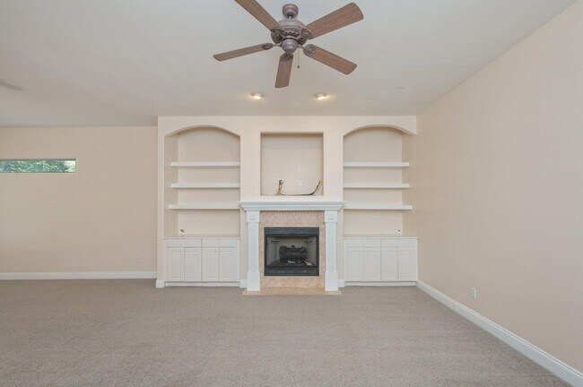 Building Photo - 1697 Glenwood Ct