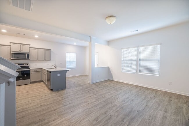 Building Photo - 3BD Townhome Convenient to Hwy 74/ Minutes to Bypass- AVAILABLE MARCH 2026