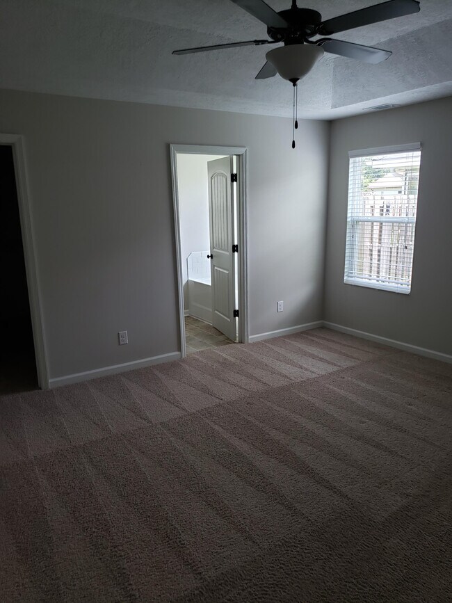 Building Photo - 3237 Alexandria Dr