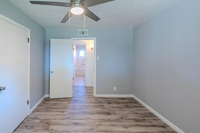 Building Photo - 1321 Delamar Ave NW