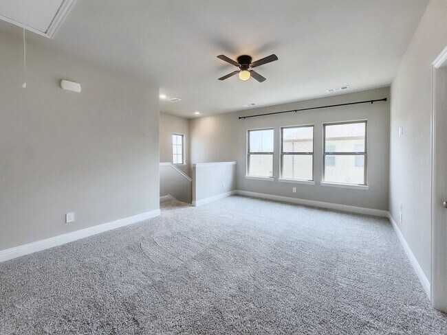 Building Photo - Gorgeous 4-Bedroom Home in Woodbridge Esta...