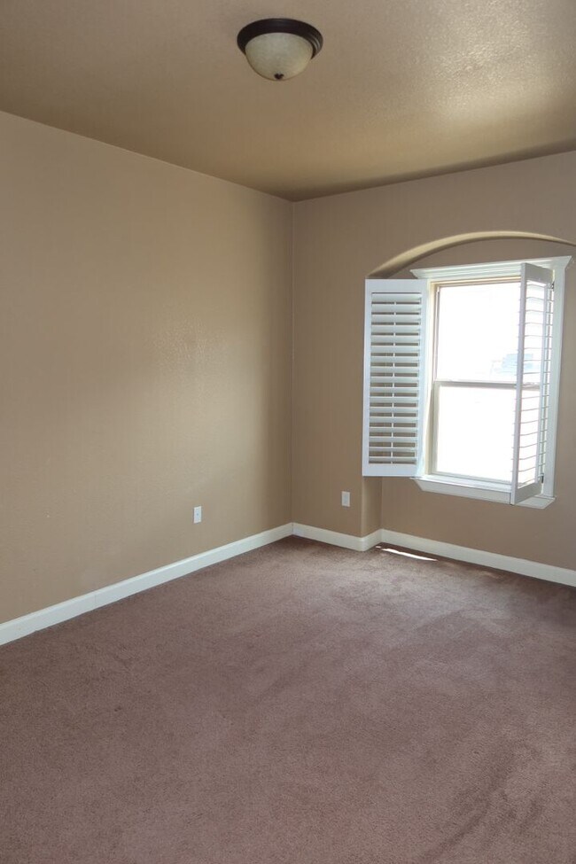 Building Photo - 14029 Rainbow Point Dr
