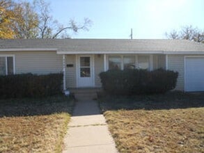 Building Photo - Pre Leasing for Fall 2026!!