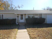 Building Photo - Pre Leasing for Fall 2026!!