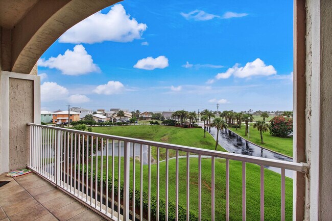Building Photo - 403 Tarpon Ave