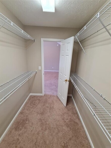 Building Photo - 1576 Hallwood Ln