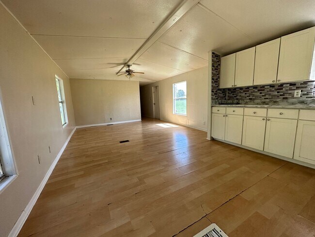 Building Photo - 3/2 Mobile Home  Dover