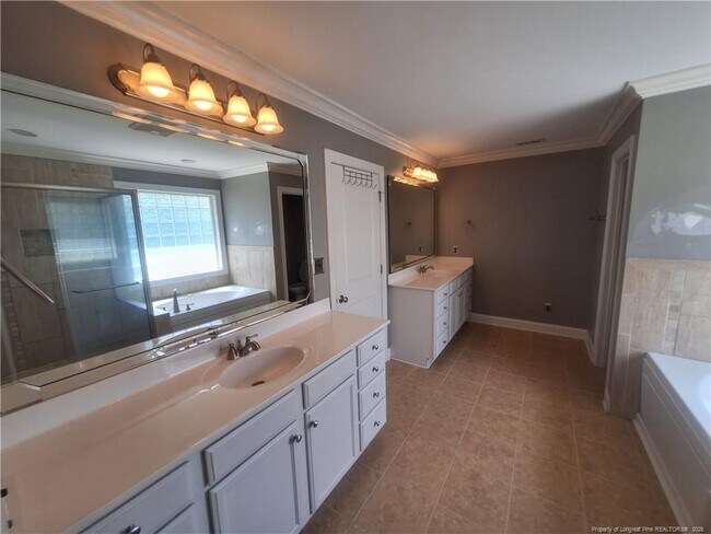 Building Photo - 2083 Broadman Ave