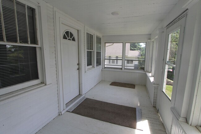 Building Photo - Lovely South Omaha Home. Available Soon!  Appliances Included