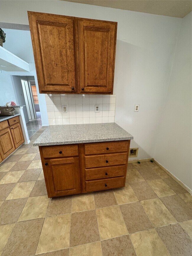 Building Photo - 11922 Sulphur Springs Dr