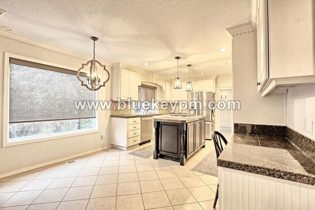 Building Photo - $100 OFF 1st 3 Months of Rent!! 5 Bed, 2.5 Baths Luxury Home in Murrayhill Near Cooper Mtn Parks