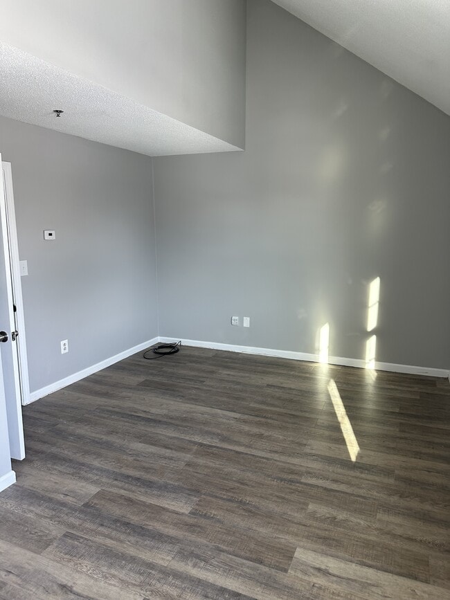 Building Photo - 31 Riviera Rd