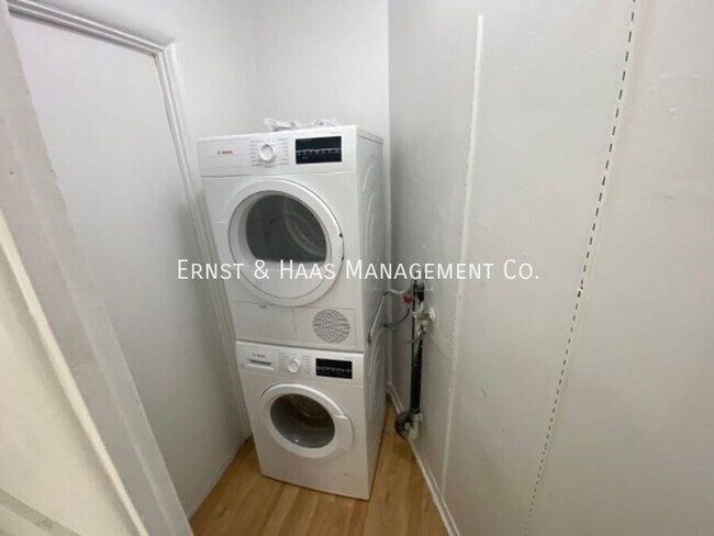 Building Photo - 822 Belmont Ave