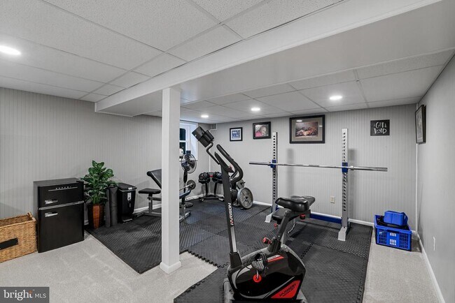 Building Photo - 731 W Country Club Dr