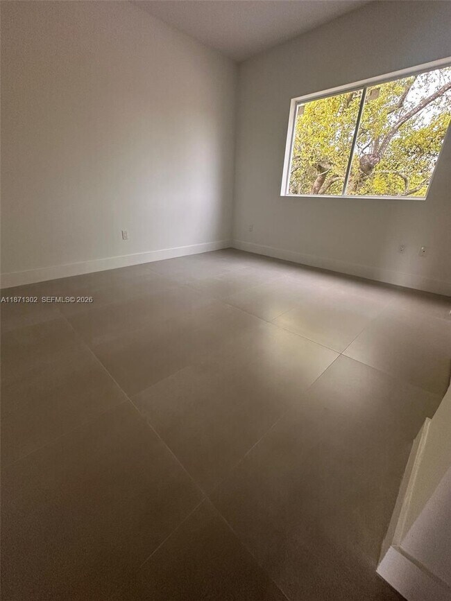 Building Photo - 538 NW 17th Ave