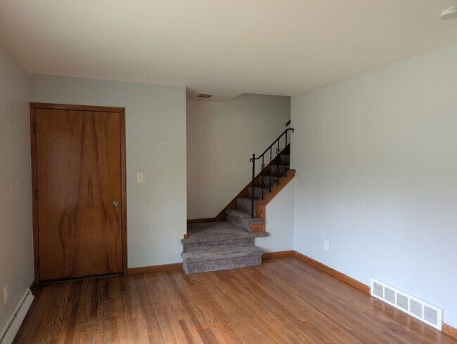 Building Photo - 8983 Highland Dr
