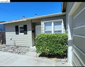 Building Photo - 2120 Knox Ave