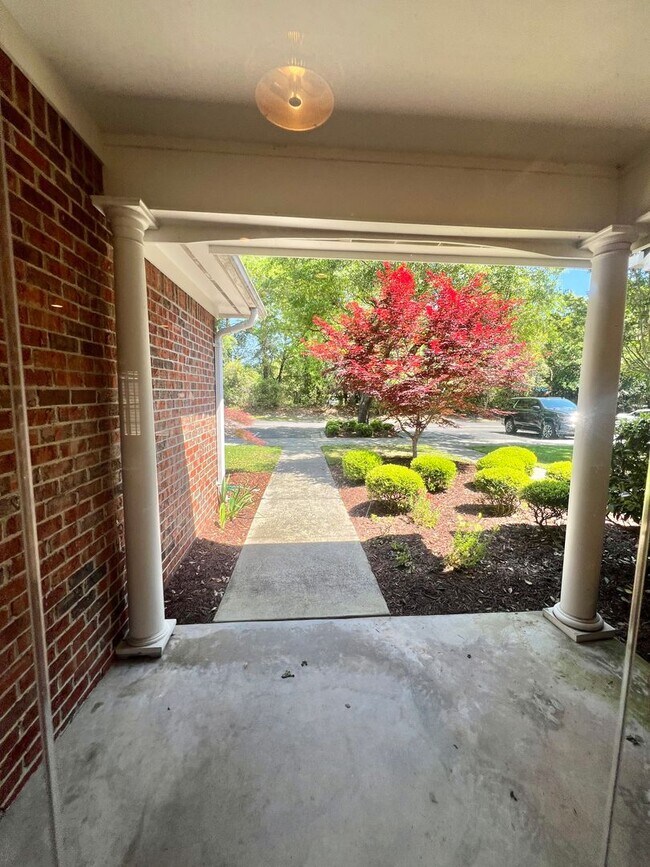 Building Photo - 1600 Sturdivant Dr