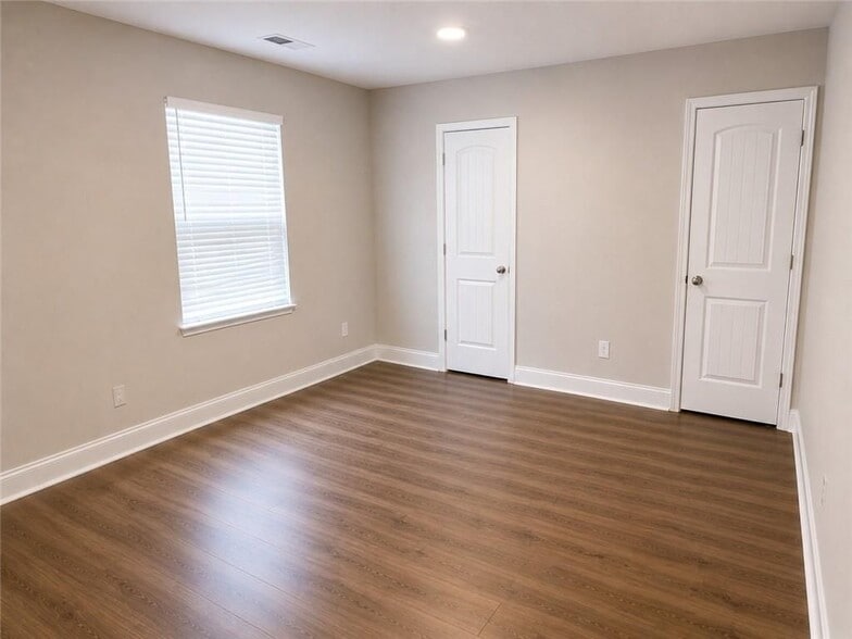Building Photo - 153 Towne Villas Dr